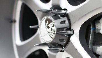Почему крепеж для штампованных дисков нельзя использовать на литых колесах?